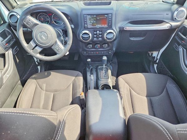 2017 JEEP WRANGLER UNLIMITED SAHARA 4X4
