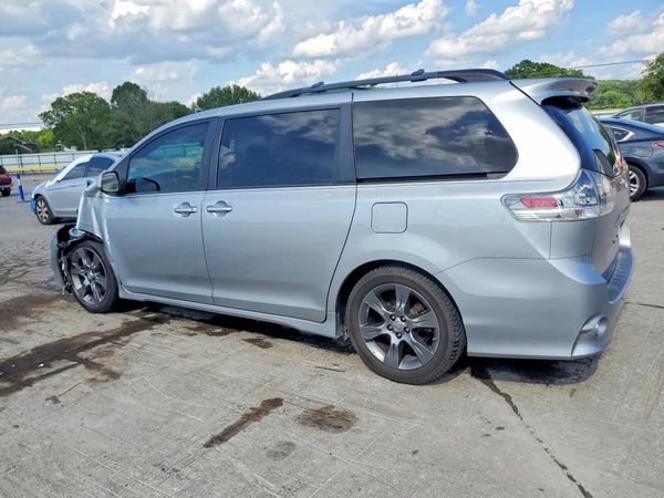 2016 TOYOTA SIENNA