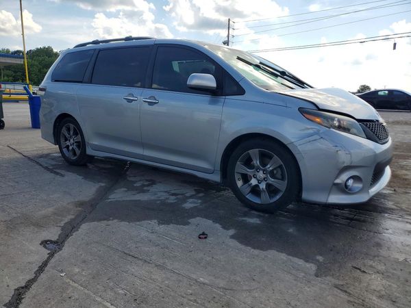 2016 TOYOTA SIENNA
