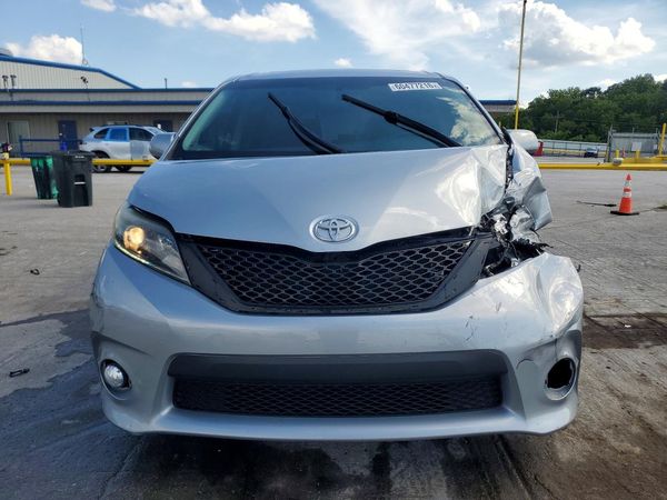 2016 TOYOTA SIENNA