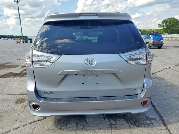 2016 TOYOTA SIENNA