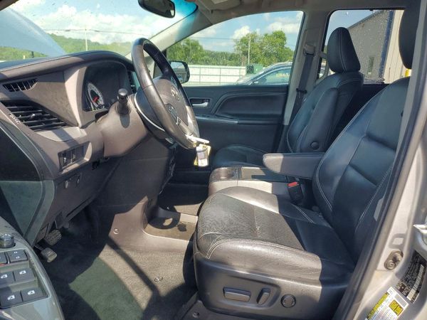 2016 TOYOTA SIENNA