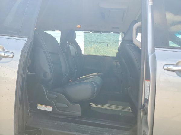 2016 TOYOTA SIENNA