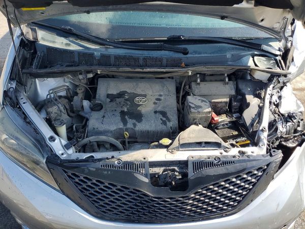 2016 TOYOTA SIENNA