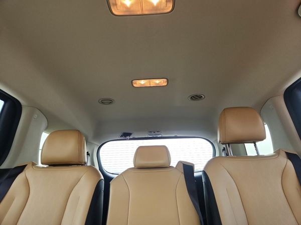 2022 KIA CARNIVAL LX, LX Seat Package