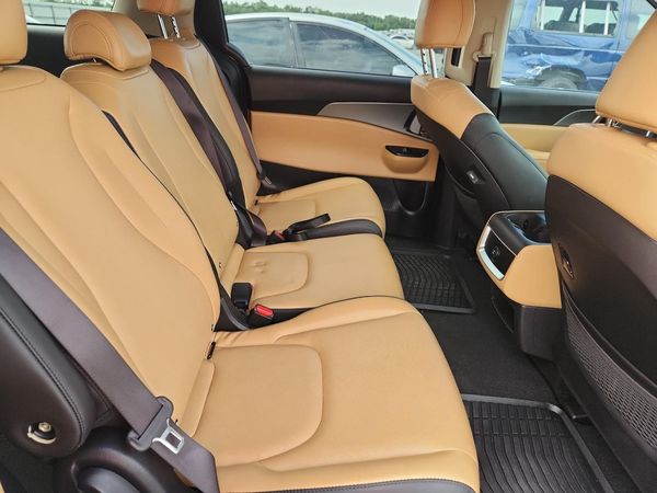 2022 KIA CARNIVAL LX, LX Seat Package