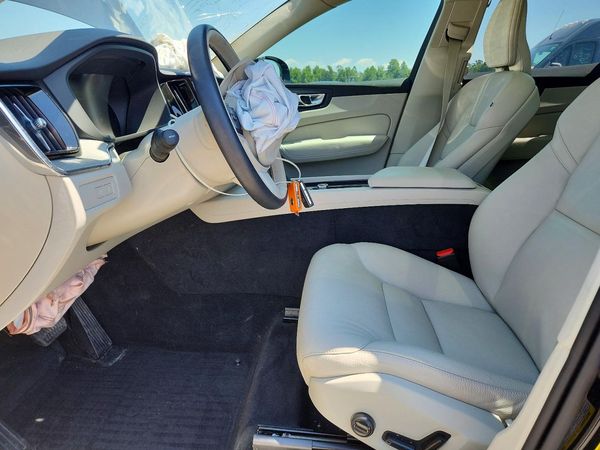 2025 VOLVO XC60 Plus Dark