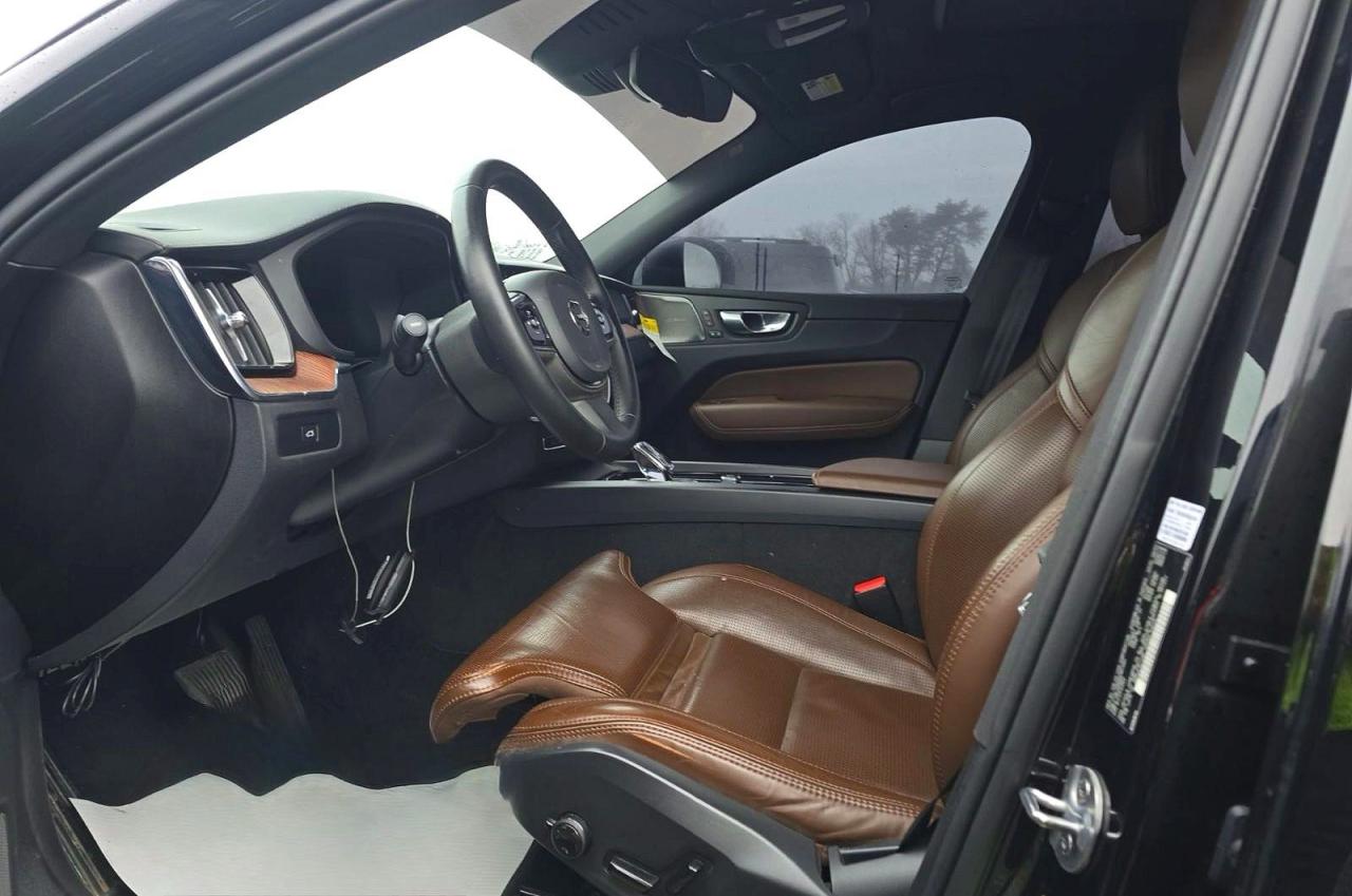 2024 VOLVO XC60 Ultimate Dark