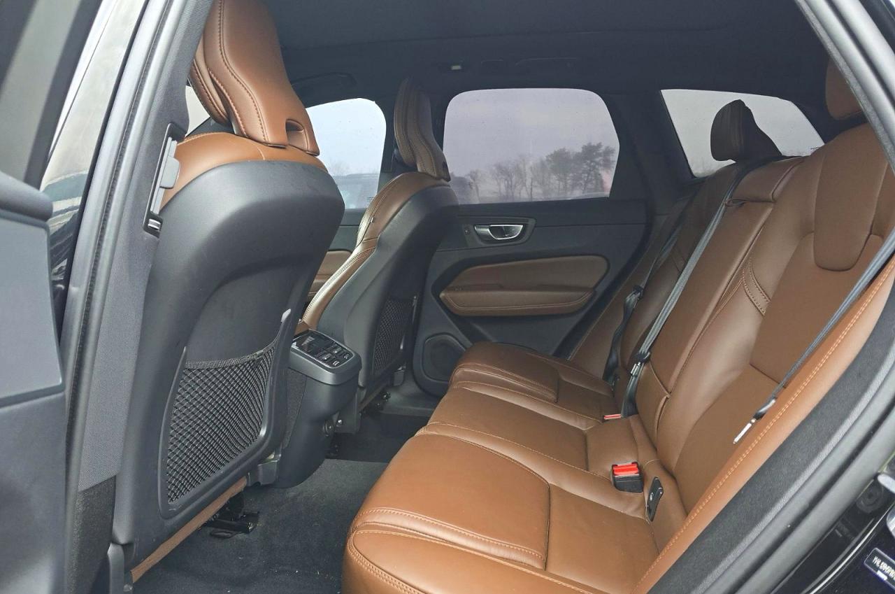 2024 VOLVO XC60 Ultimate Dark