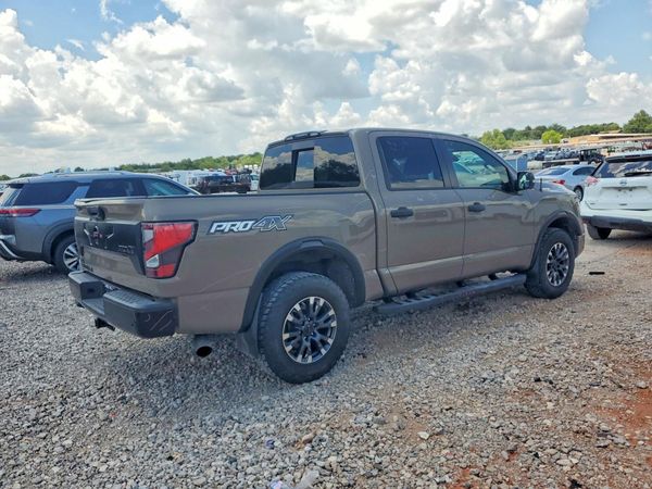 2021 NISSAN TITAN Crew Cab