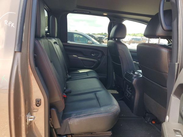 2021 NISSAN TITAN Crew Cab