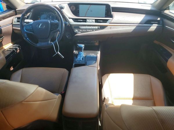 2019 LEXUS ES 300h