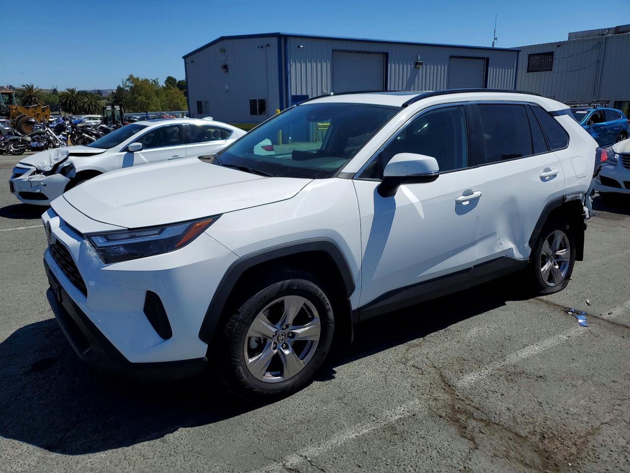 2022 TOYOTA RAV4 XLE