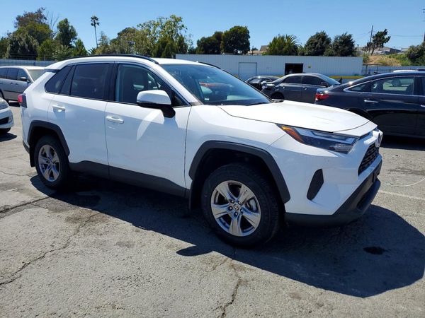 2022 TOYOTA RAV4 XLE
