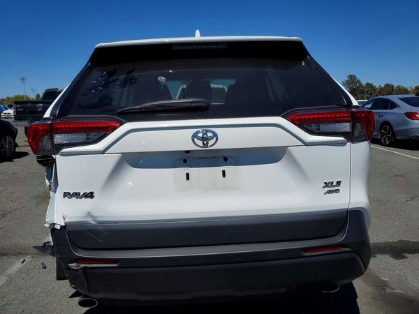 2022 TOYOTA RAV4 XLE