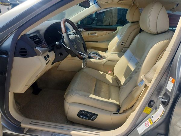 2016 LEXUS LS 460