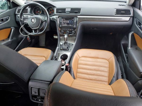 2018 VOLKSWAGEN PASSAT SEL Premium