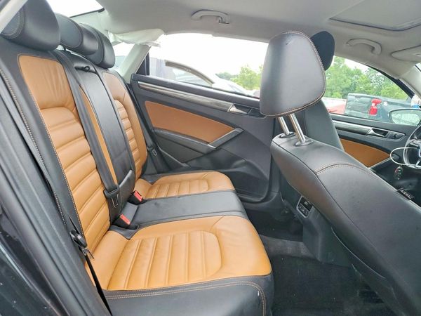 2018 VOLKSWAGEN PASSAT SEL Premium