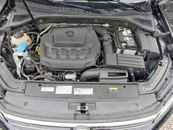 2018 VOLKSWAGEN PASSAT SEL Premium