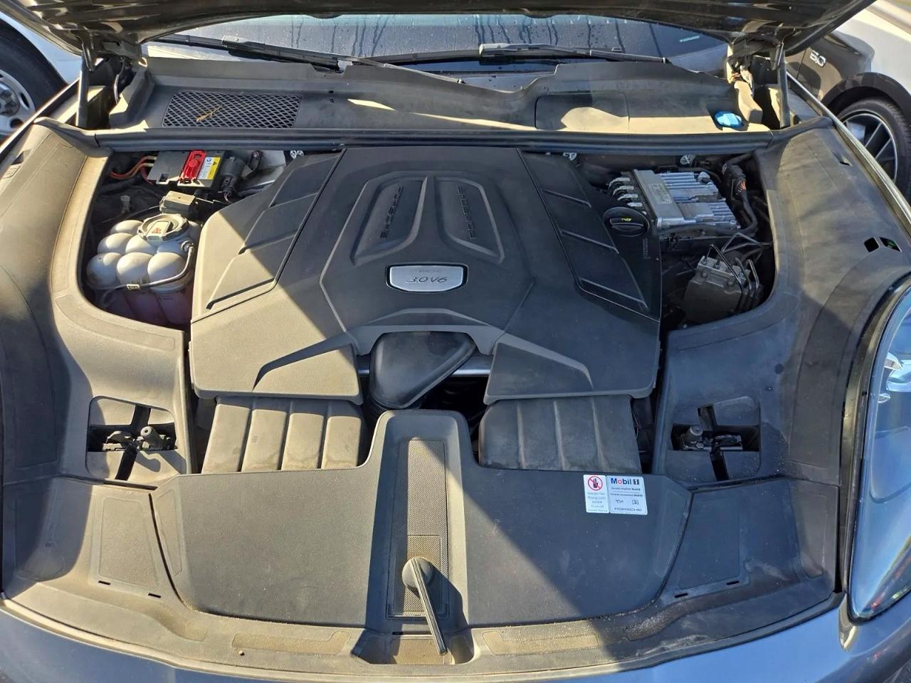 2020 PORSCHE CAYENNE