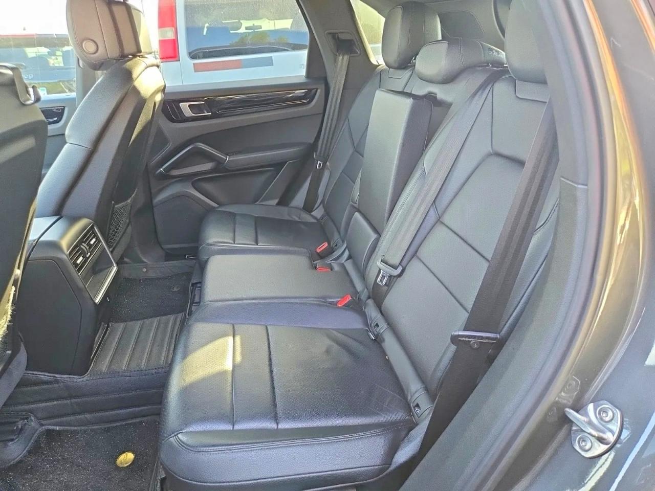 2020 PORSCHE CAYENNE
