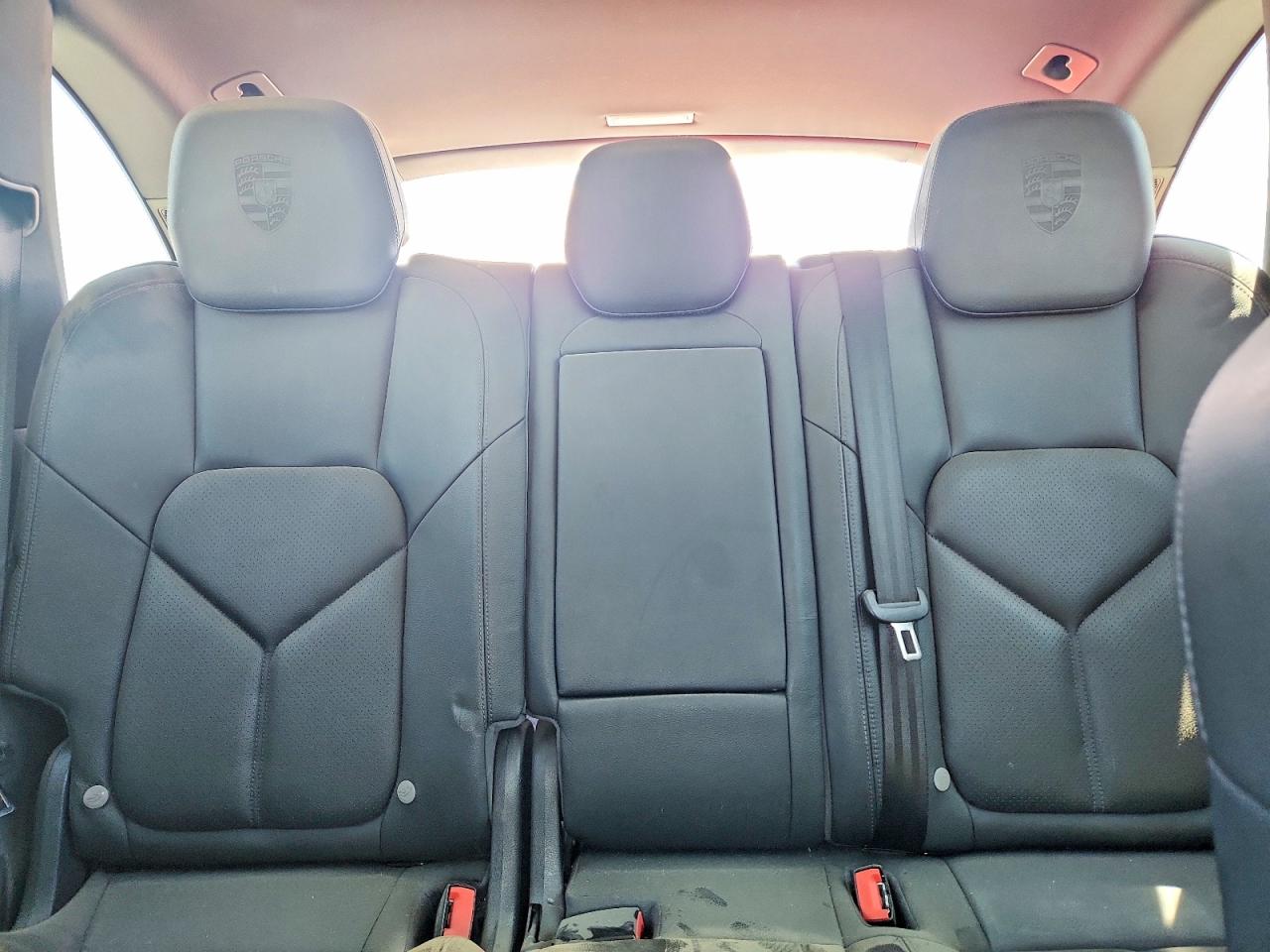 2014 PORSCHE CAYENNE