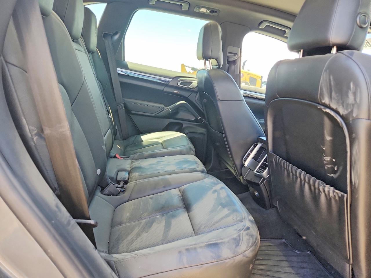 2014 PORSCHE CAYENNE