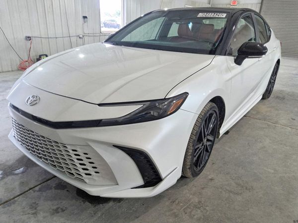 2026 TOYOTA CAMRY — Front 3/4