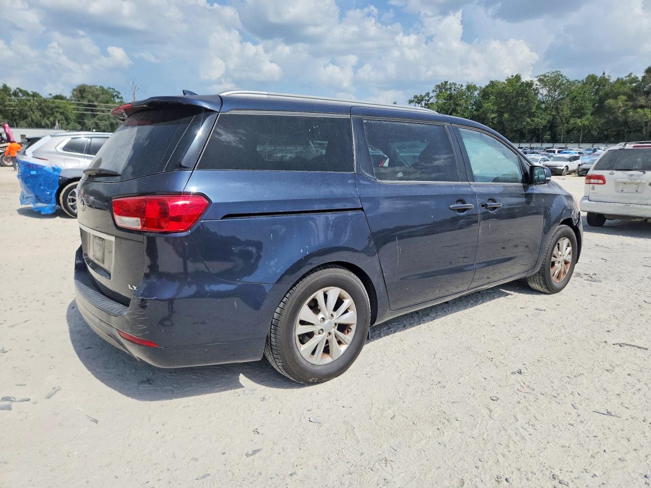2015 KIA SEDONA GL - Middle-low
