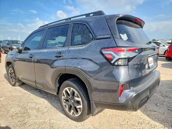 2025 SUBARU FORESTER Premium