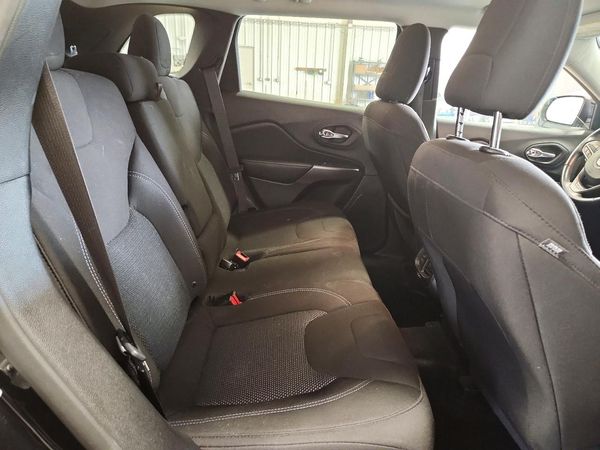 2019 JEEP CHEROKEE LATITUDE FWD