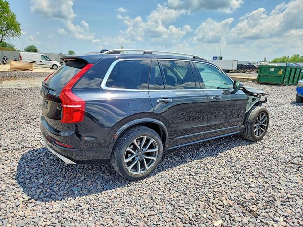 2019 VOLVO XC90 Momentum
