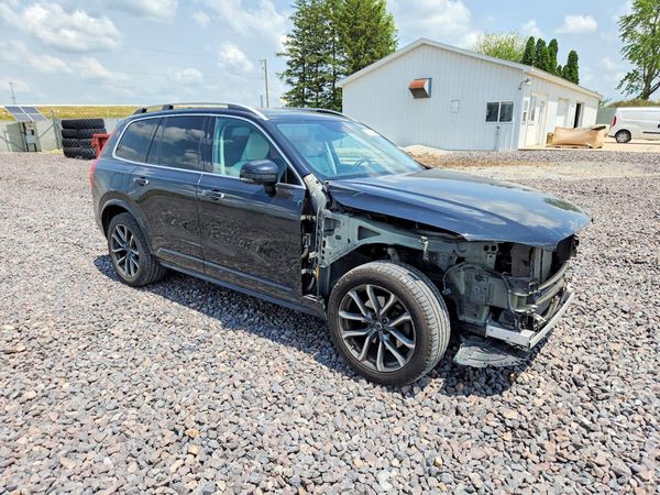 2019 VOLVO XC90 Momentum
