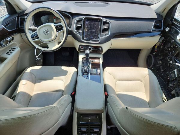 2019 VOLVO XC90 Momentum