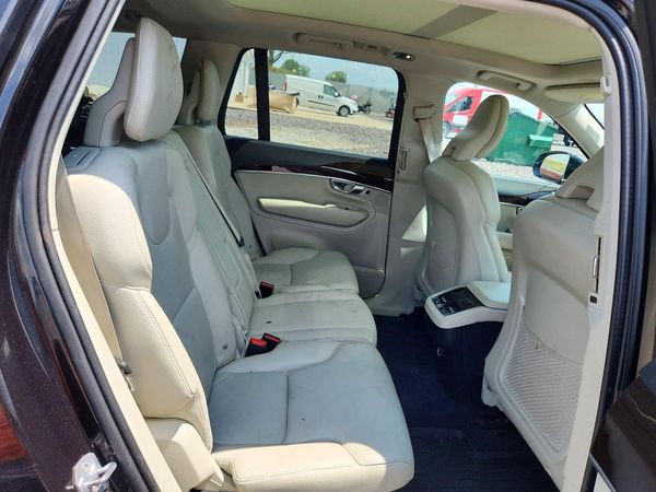 2019 VOLVO XC90 Momentum