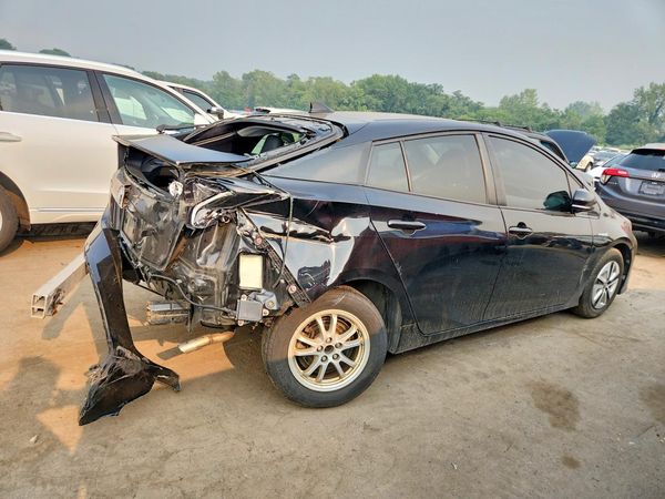 2016 TOYOTA PRIUS