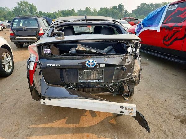 2016 TOYOTA PRIUS