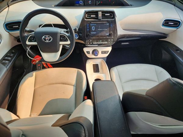 2016 TOYOTA PRIUS