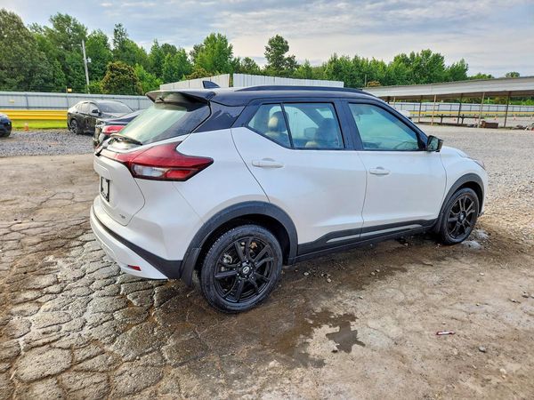 2021 NISSAN KICKS SR
