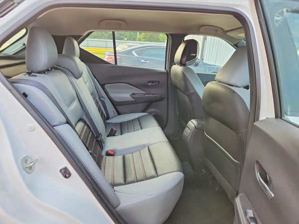 2021 NISSAN KICKS SR