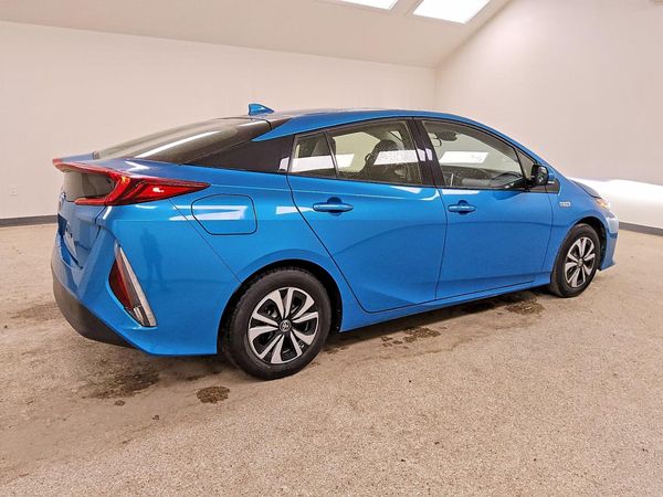 2018 TOYOTA PRIUS Plus/Premium/Advanced