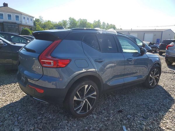 2020 VOLVO XC40 R-Design