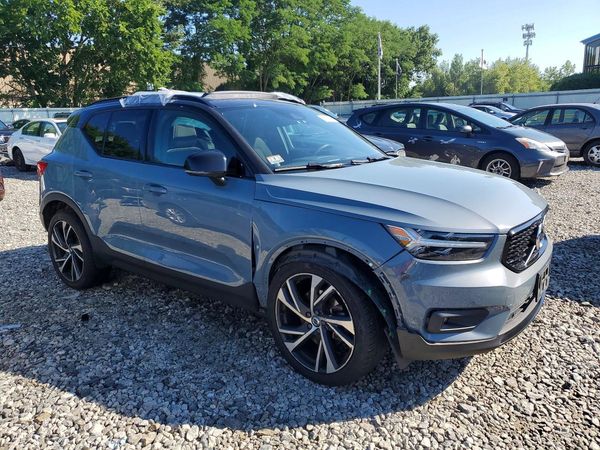 2020 VOLVO XC40 R-Design