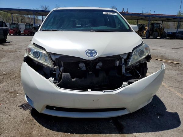 2017 TOYOTA SIENNA