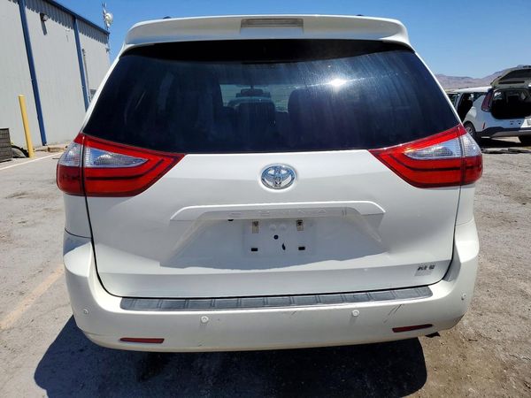 2017 TOYOTA SIENNA