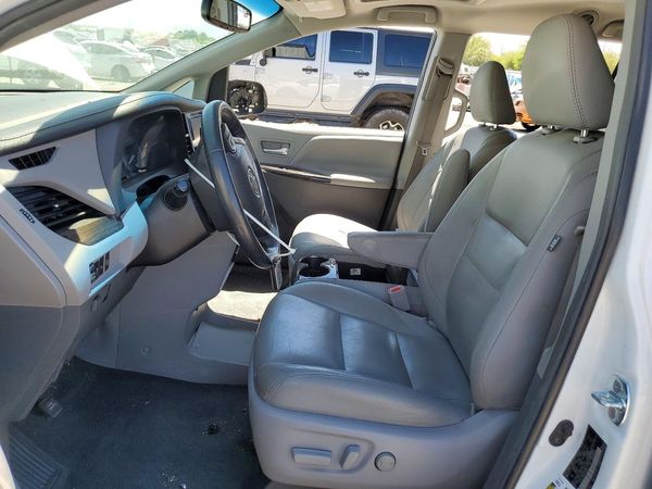 2017 TOYOTA SIENNA