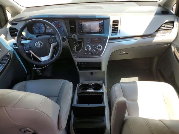 2017 TOYOTA SIENNA