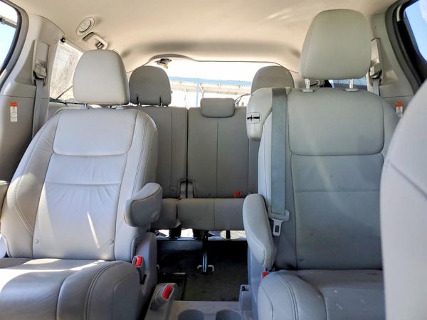2017 TOYOTA SIENNA