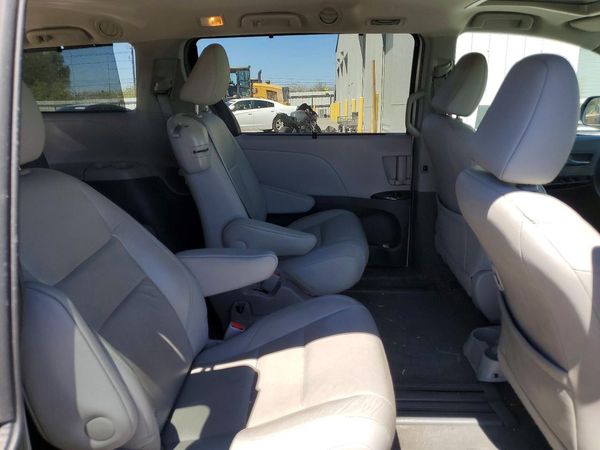 2017 TOYOTA SIENNA