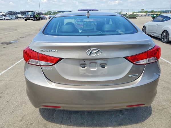 2013 HYUNDAI ELANTRA